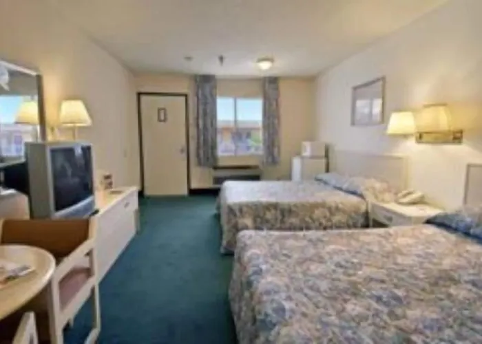 Hilltop Inn & Suites