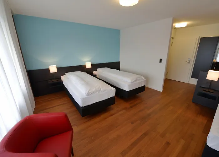 Hotel Illuster - Urban & Local