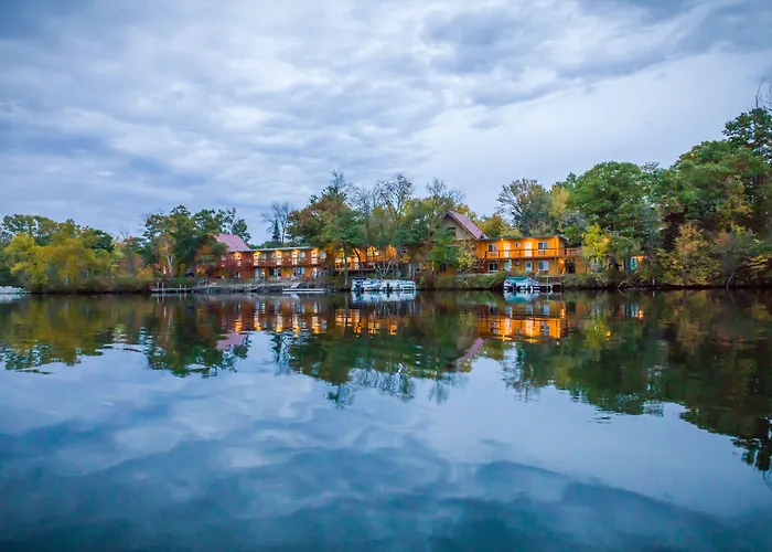 Curriers Lakeview Lodge
