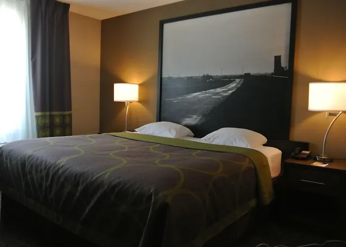 Super 8 By Wyndham Lloydminster