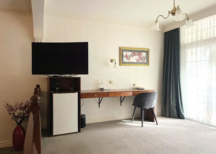 Victoria House Motel And Wine Bar