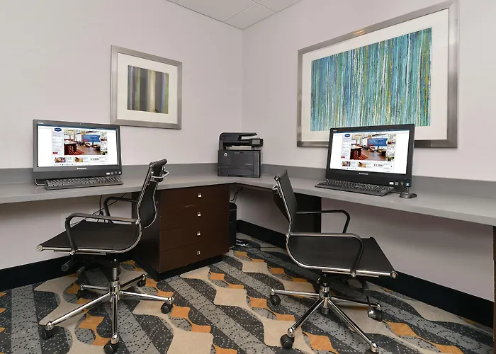 Hampton Inn & Suites Des Moines Downtown