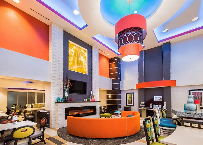 Holiday Inn Express & Suites Eureka By Ihg