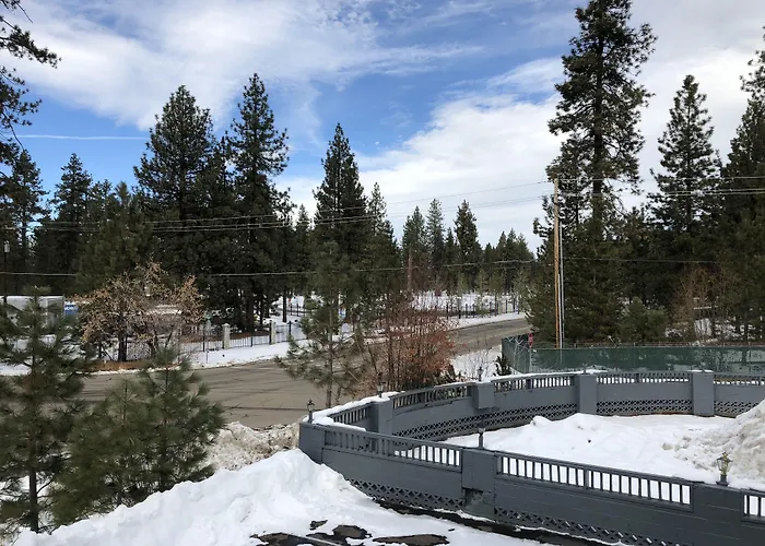 Cedar Inn & Suites