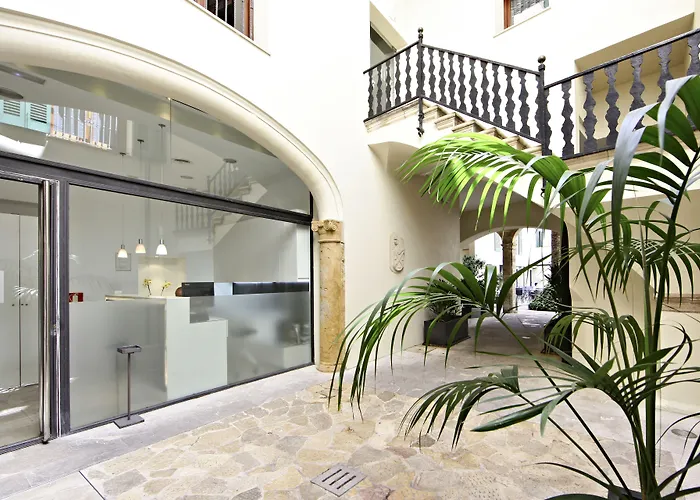 Petit Palace Hotel Tres
