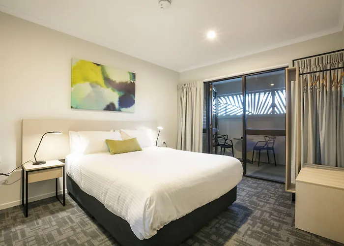 Nightcap At Kawana Waters Hotel