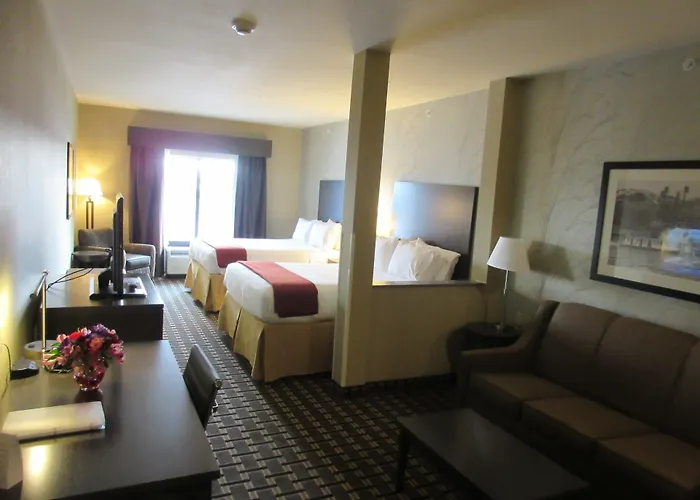 Holiday Inn Express & Suites Butler By Ihg