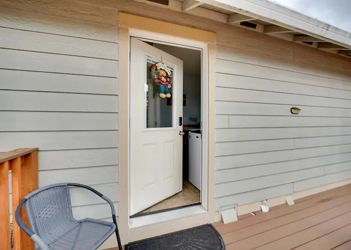 Springfield Apt W/ Deck + Central Location!
