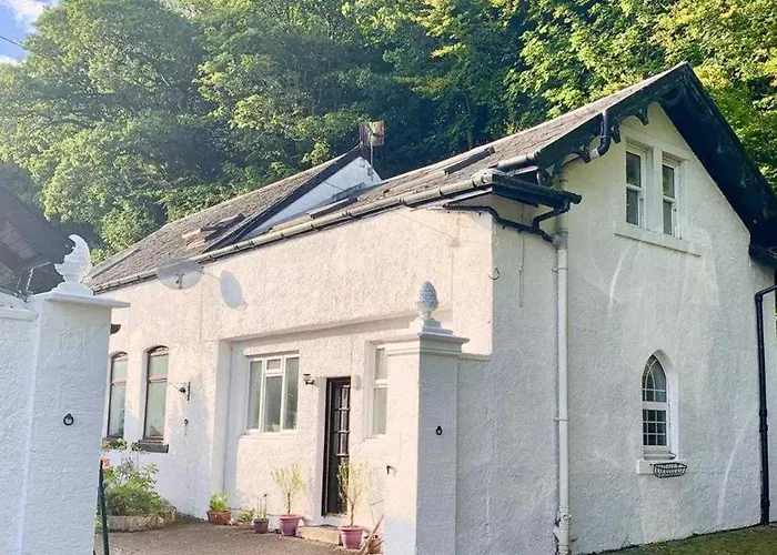 2 Bed Cottage Sleeps 2 - Parking Pet Friendly (Adults Only)