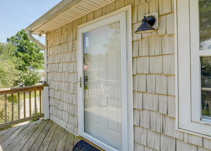 Charming Emerald Isle Escape < 1 Mi To Beach!