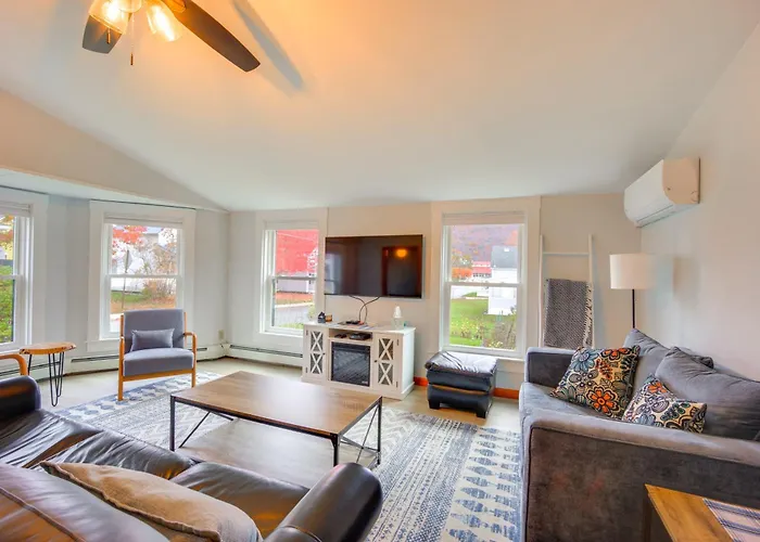 Comfortable Lincoln Home: Walk To Main Street!