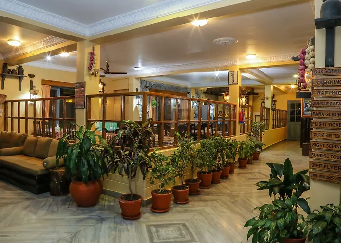 Hotel Silver Oaks Inn