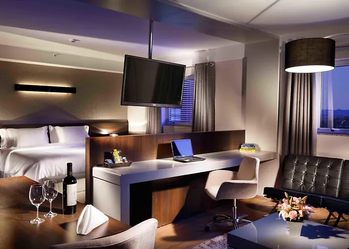 Delmond Hotel