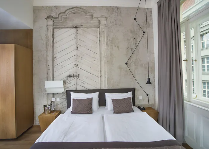Hotel Golden Crown