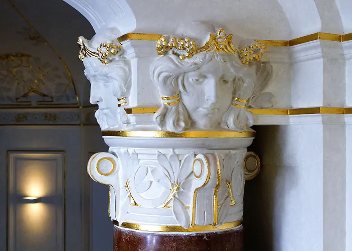 Hotel Golden Crown