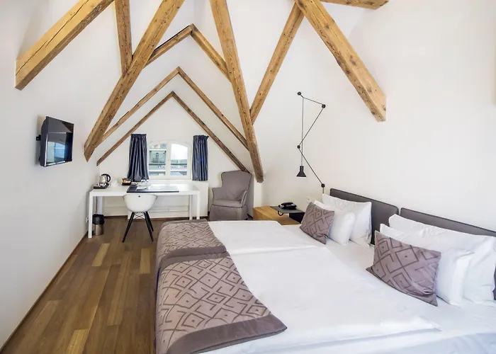 Hotel Golden Crown
