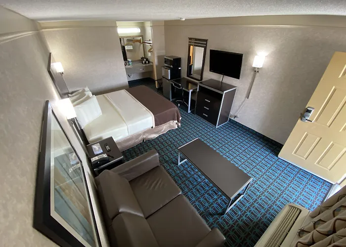 Deluxe Inn - Fayetteville I-95