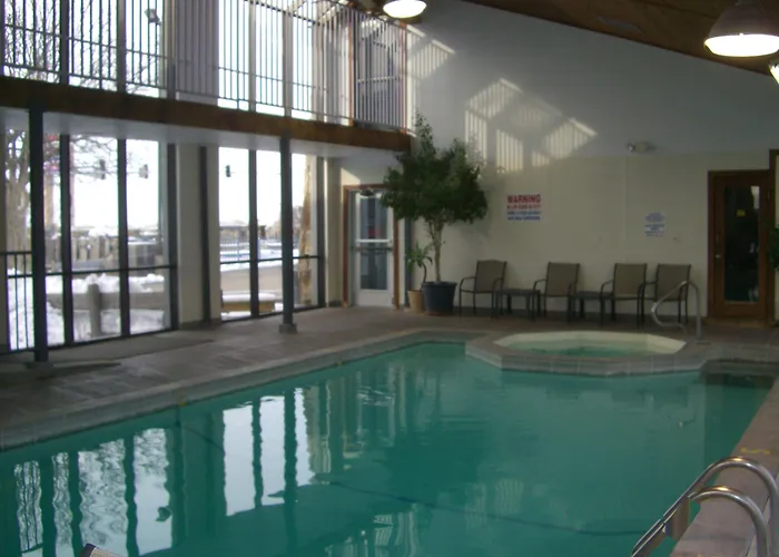 Quail'S Nest Inn & Suites