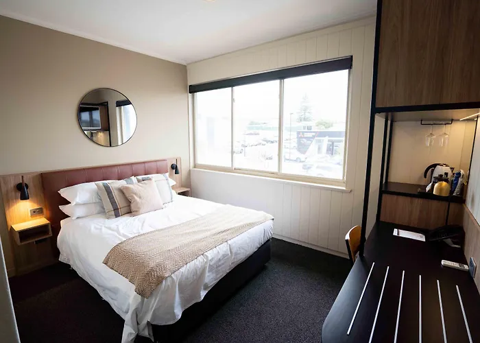 Eyre Hotel