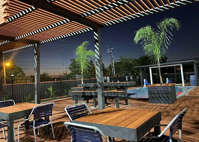 La Quinta By Wyndham Victoria - South