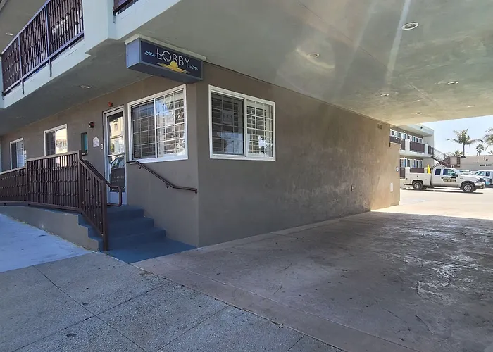 Beachwalker Inn & Suites