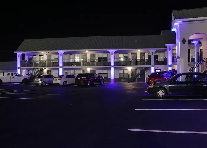 Travelodge By Wyndham Calhoun South I-75