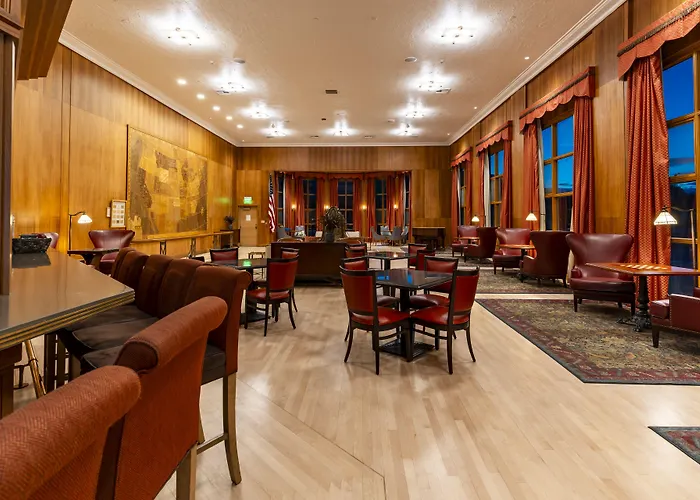 Mammoth Hot Springs Hotel