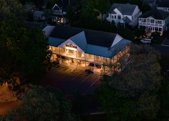 Canalside Inn