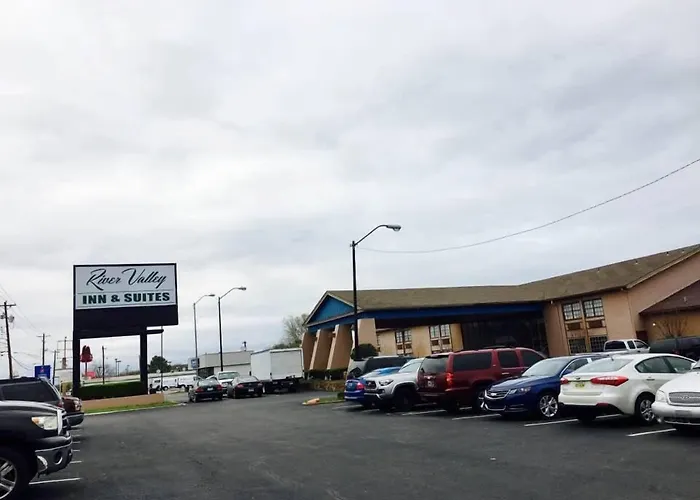 River Valley Inn And Suites