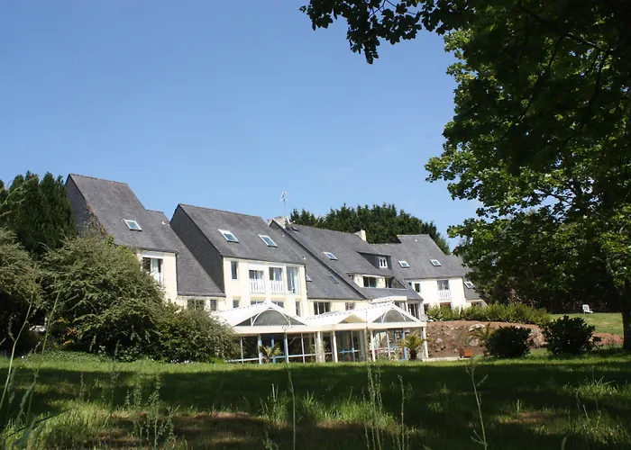 Logis Latitude Ouest Hotel Restaurant & Spa