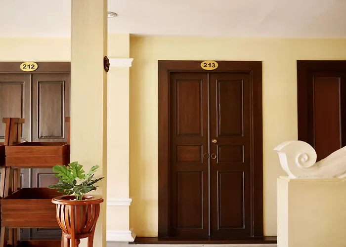 Na Thapae Hotel