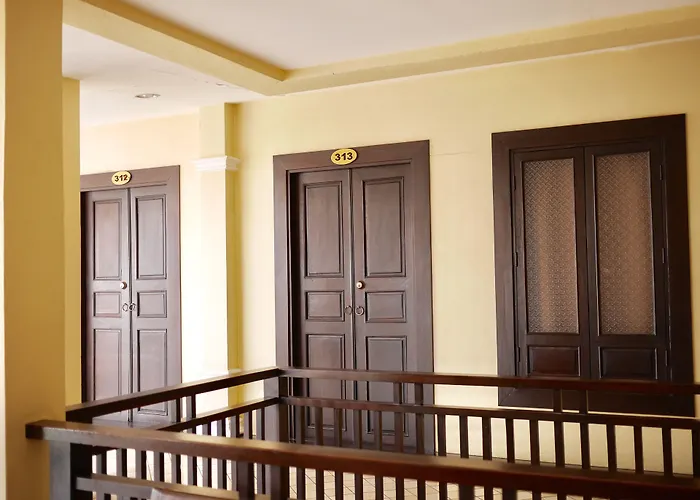 Na Thapae Hotel