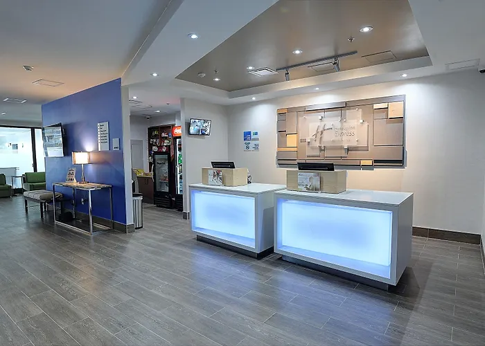 Holiday Inn Express & Suites Toronto Airport West By Ihg