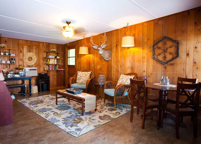 Whispering Winds Motel