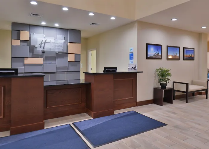 Holiday Inn Express & Suites Dearborn Sw - Detroit Area By Ihg