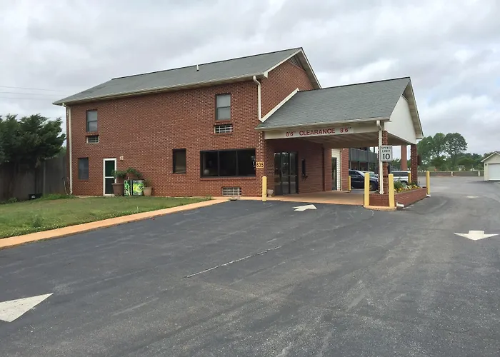 Highway Inn
