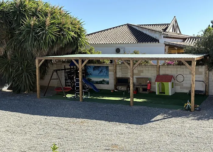 La Casa De Familia
