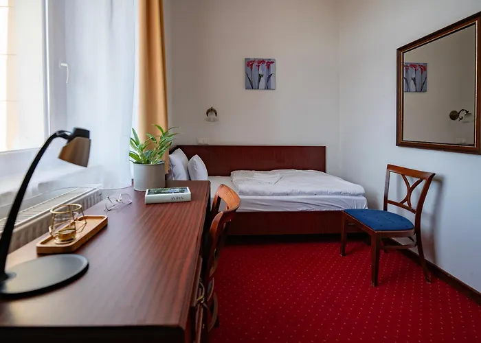 Madi Kuria Hotel Es Rendezvenykoezpont