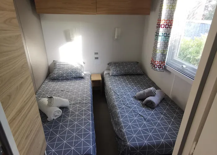 155- Joli Mobilhome 4 Pers 2 chambres Clim Tv Wifi Camping 5 étoiles