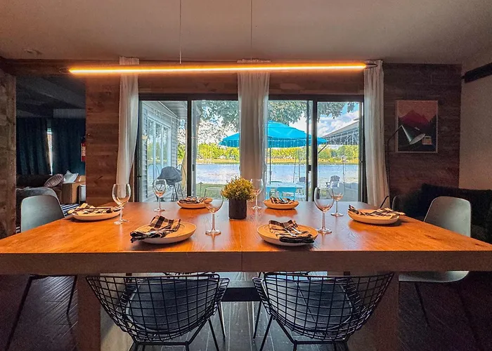 Waterfront Home With Arcade, Massagechair, Firepit, Infinity Game Table