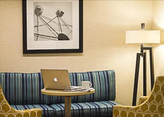 Hampton Inn By Hilton Ottawa Airport