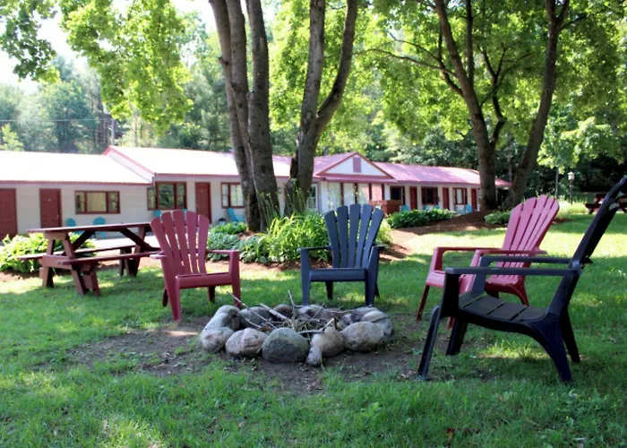 Luzerne Court Motel