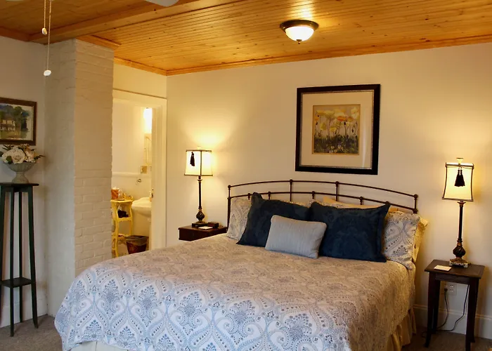 Oakland Cottage Bed And Breakfast