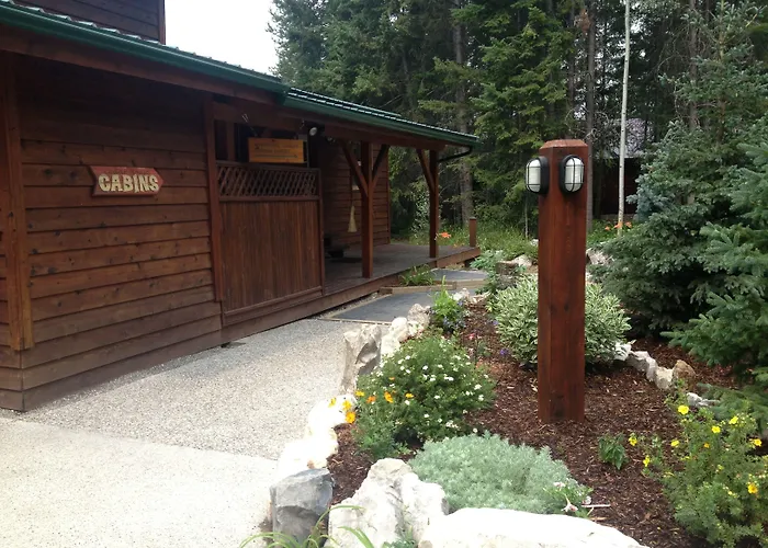 Cedar House Restaurant & Chalets