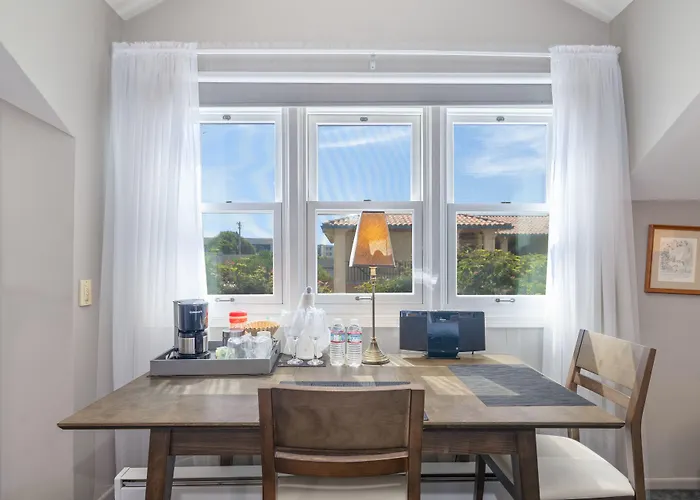 Nantucket Whale Inn, Half Moon Bay