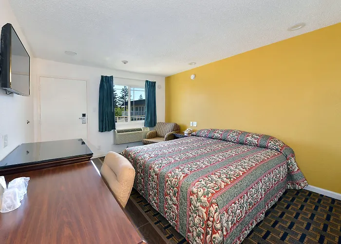 Budget Inn By 101 Bus From Downtown