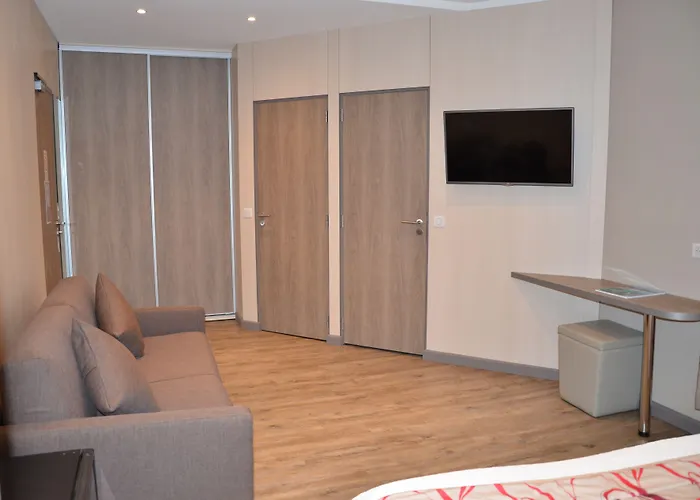 Brit Hotel Confort Le Revest Sainte-Maxime