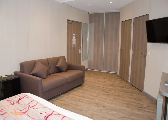 Brit Hotel Confort Le Revest Sainte-Maxime