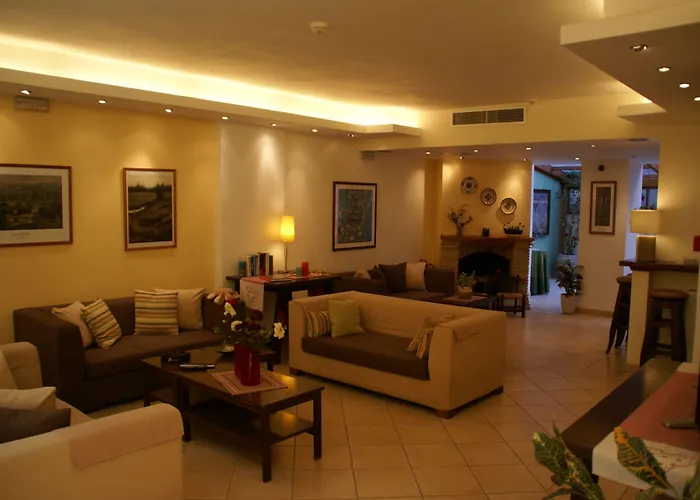 Yria Hotel
