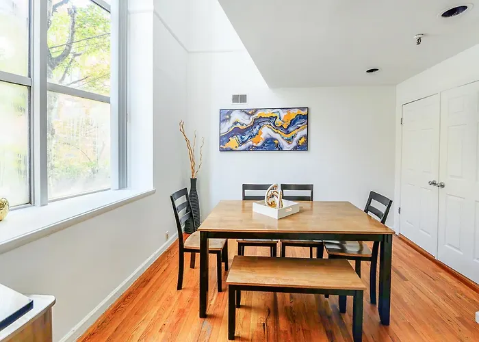 Modern 3Br Townhouse With Private Rooftop & Parking Minutes To Nyc